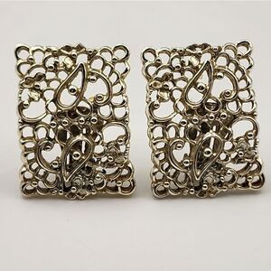 Vintage Emmons Filigree Clip Earrings Set in Silver Tone